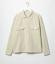 Load image into Gallery viewer, Merz B. Schwanen - Good Basics Corduroy Overshirt in nature.