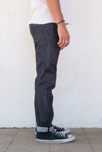 Load image into Gallery viewer, Model wearing Freenote Rios Denim