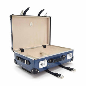 Globe-Trotter Deluxe 20" Trolley Case interior.