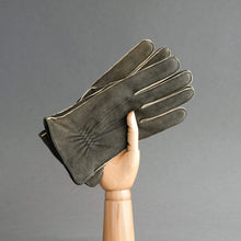 Load image into Gallery viewer, Thomas Riemer - Gentlemen's Sporty Gloves From Walnut Goatskin - Lined with Cashmere in Walnut.