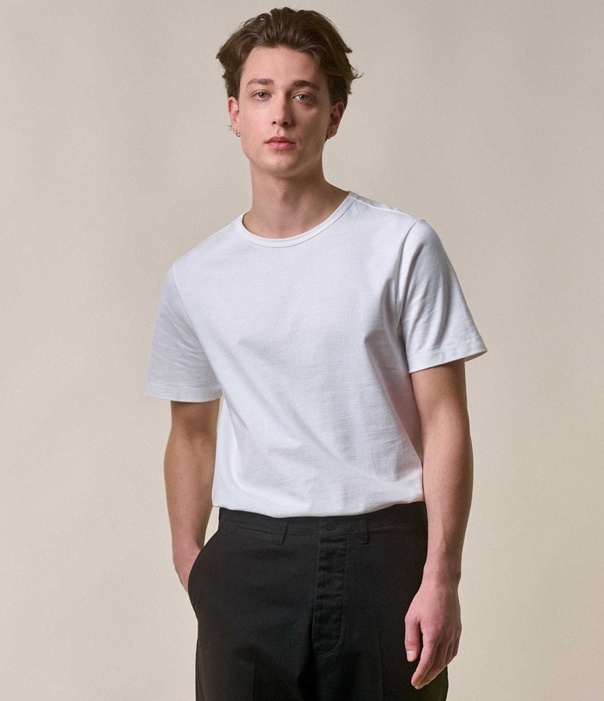 Model wearing Merz B. Schwanen Loop Wheel Tee in White.