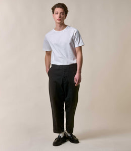 Model wearing Merz B. Schwanen Loop Wheel Tee in White.