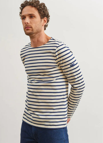 Model wearing Saint James - Minquiers Modern Men's Striped Sailor Shirt in Ecru/Marine.