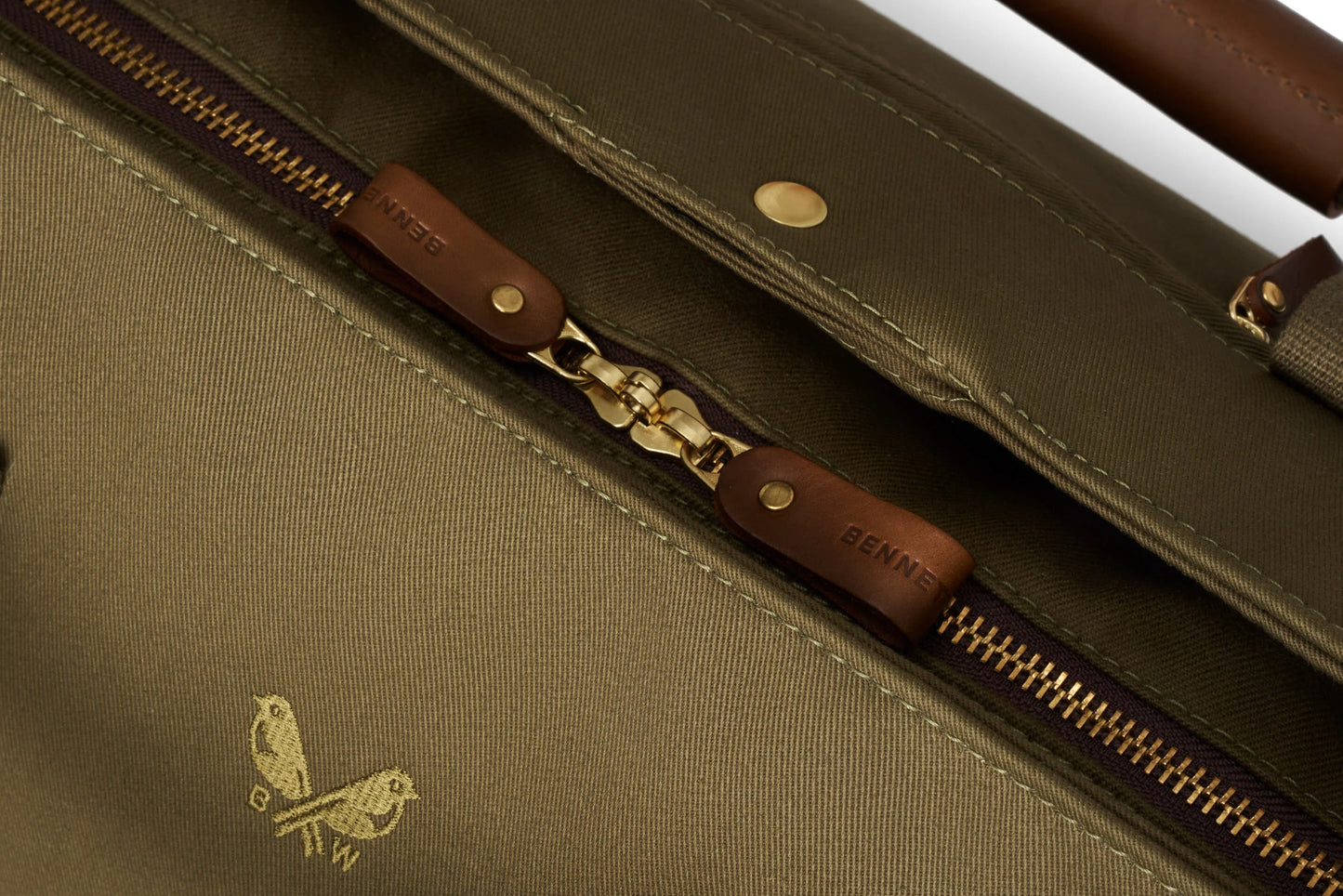 Bennett Winch - Suit Carrier Holdall Canvas in Olive.