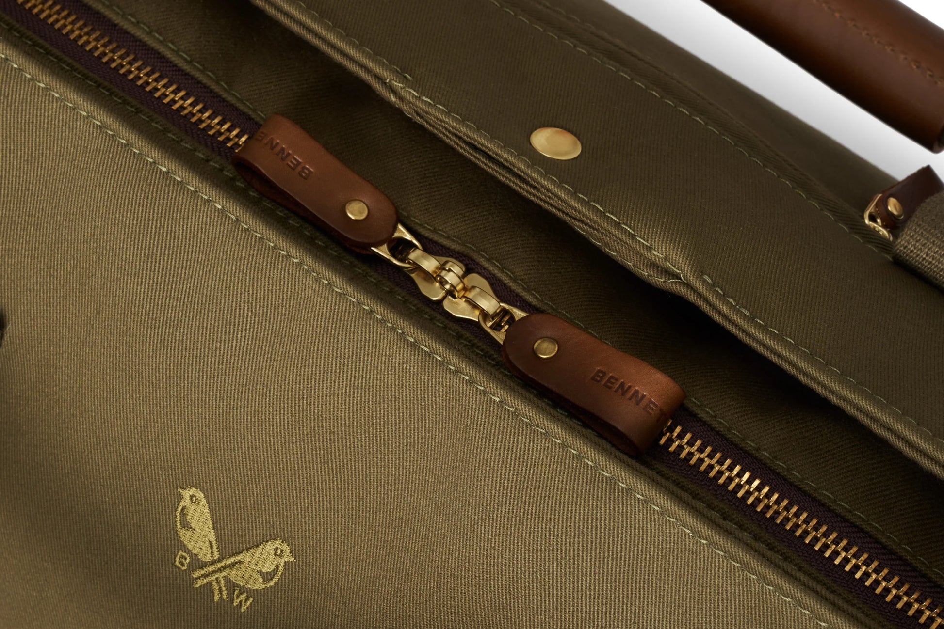 Bennett Winch - Suit Carrier Holdall Canvas in Olive.