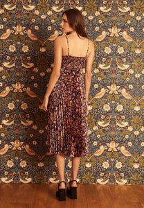 Model wearing Caballero - Donna Dress in Falling Blush Flowers.