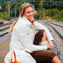 Load image into Gallery viewer, Model wearing Amundsen - Down Town Jacket in Natural.
