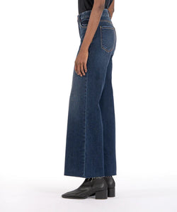 Model wearing Kut From The Kloth - Meg High Rise Fab AB Ankle Wide Leg KG1516MD7 in Exhibited.