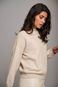 Model wearing Rino & Pelle - Kassi Sweater in Blanc.