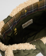 Load image into Gallery viewer, Barbour - Marine Quilt Tote Bag
