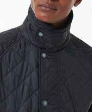 Load image into Gallery viewer, Model wearing Barbour Ashby Quilt in Black.
