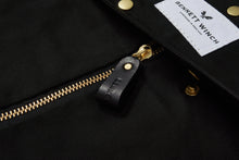 Load image into Gallery viewer, Bennett Winch - Suit Carrier Holdall Canvas in Black.
