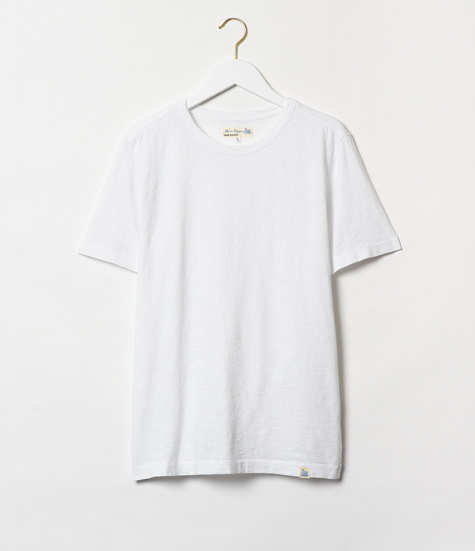 Merz B. Schwanen - Good Basics Unisex T-shirt in White.