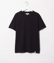 Load image into Gallery viewer, Merz B. Schwanen - Good Basics Unisex T-shirt in Deep Black.
