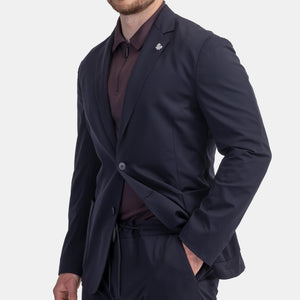 Model wearing TMB - Performance Travel Sportcoat G1J1 in Navy.