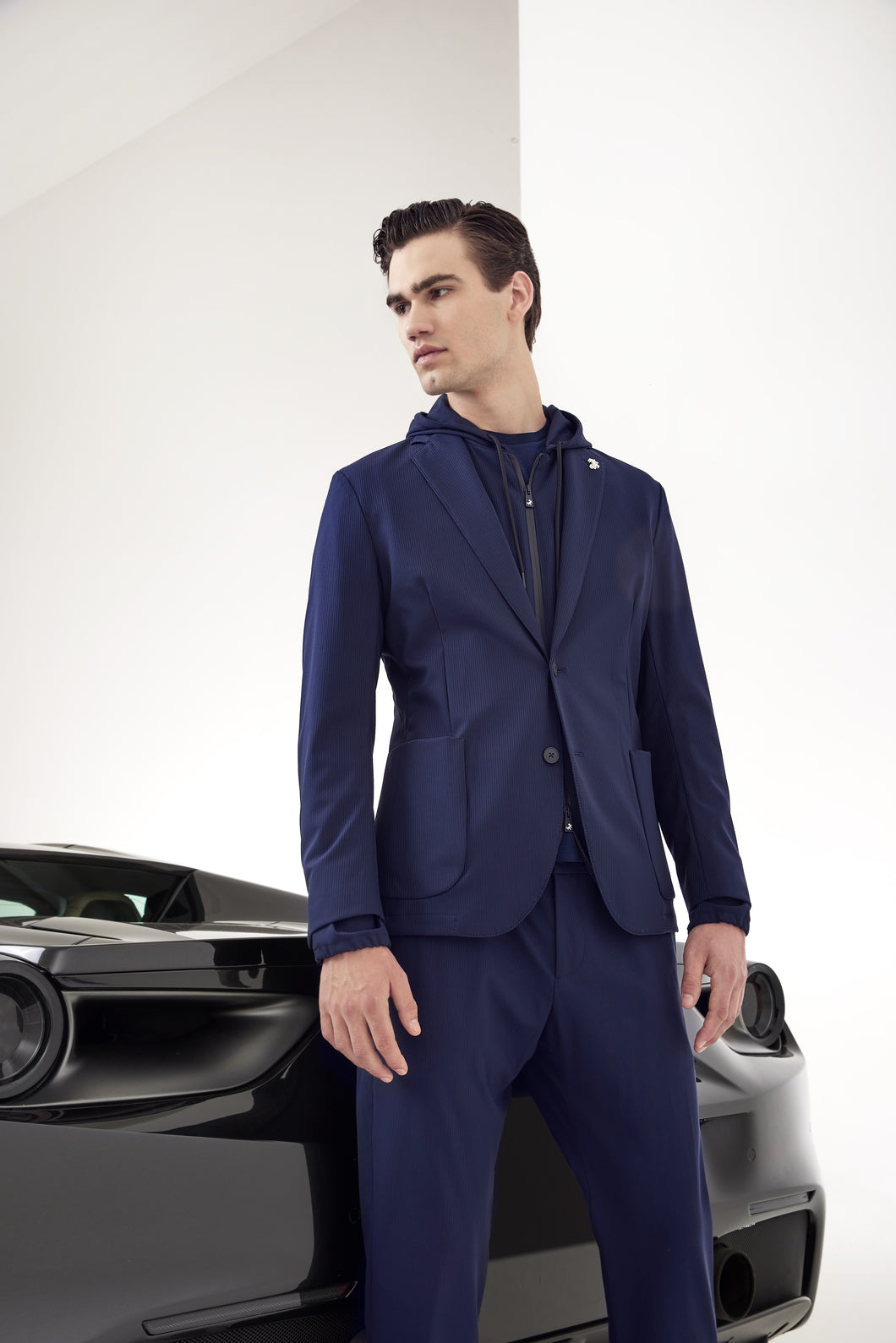 Model wearing TMB - Performance Travel Sportcoat G1J1 in Navy.