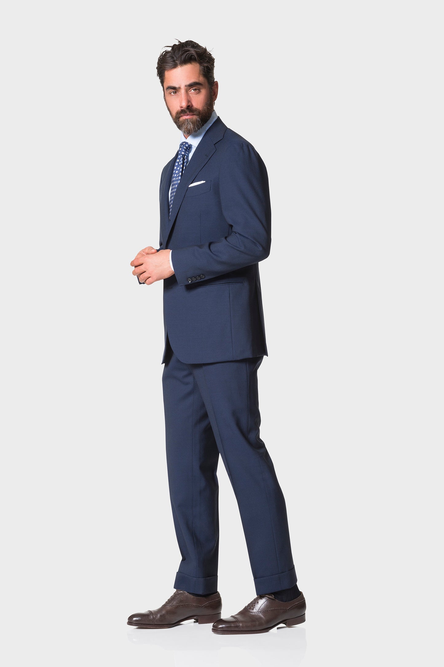 Model wearing Ring Jacket Calm Twist suit - navy.
