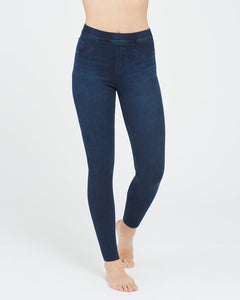 Model wearing Spanx - Jean-ish Ankle Leggings in twilight rinse.