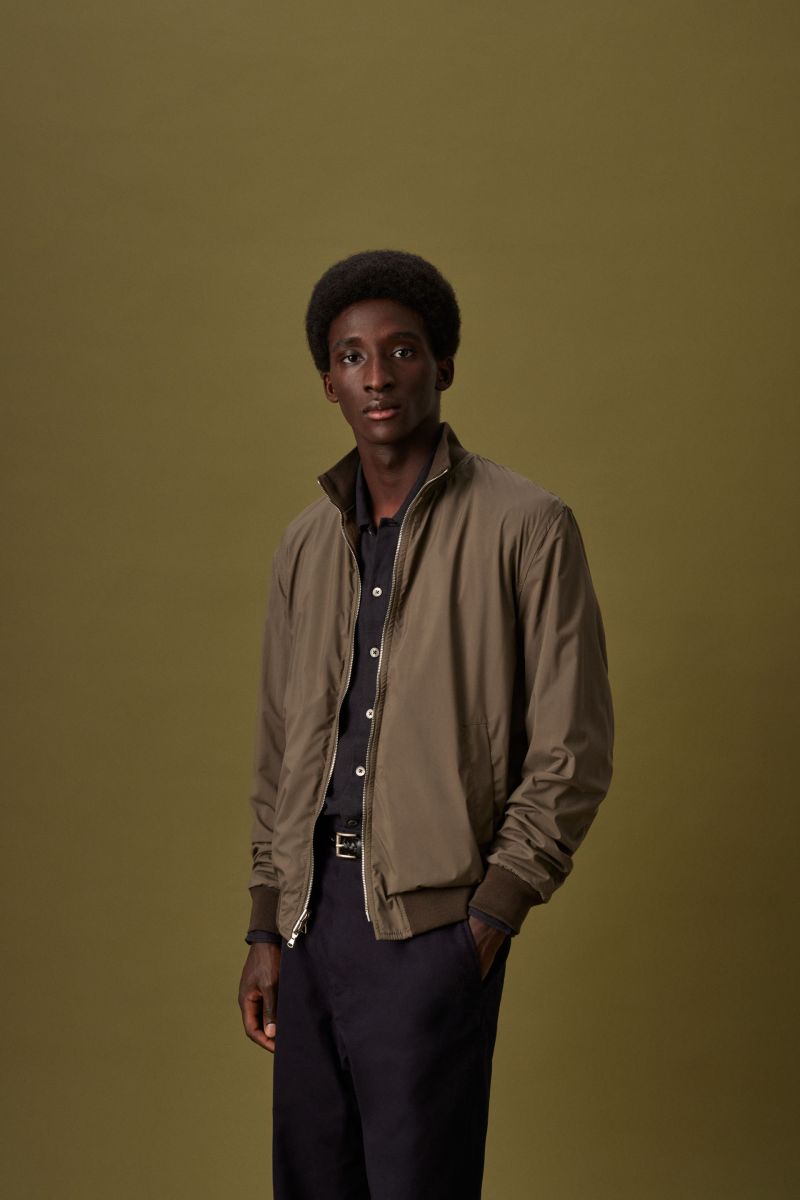 Model wearing Valstar - Reversible Zip Valstarino in Muschio.