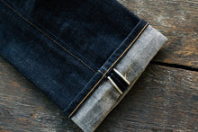 Load image into Gallery viewer, Model wearing Freenote Rios Denim
