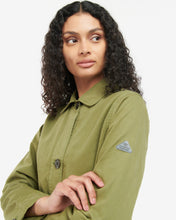 Load image into Gallery viewer, Model wearing Barbour Zale Casual in Olive tree.
