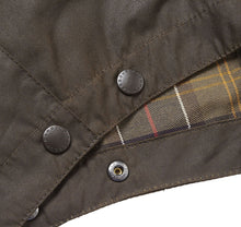 Load image into Gallery viewer, Barbour Classic Sylkoil Hood in olive.
