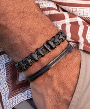 Load image into Gallery viewer, Pig &amp; Hen Bold Bob Bracelet in Army/Black

